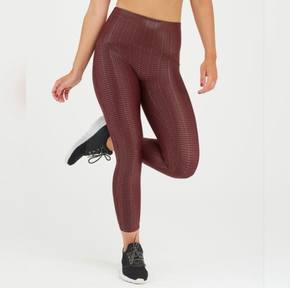 NWT SPANX METALLIC DOT PRINT ACTIVE 7/8 LEGGINGS IN WINE/ ROSE GOLD 2X